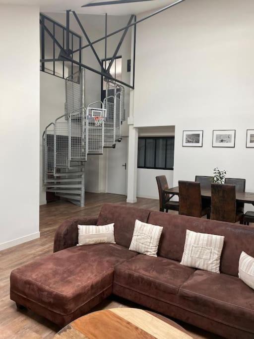 Loft Proche Centre Ville Hotes Habitant A L Etage Laval  Buitenkant foto