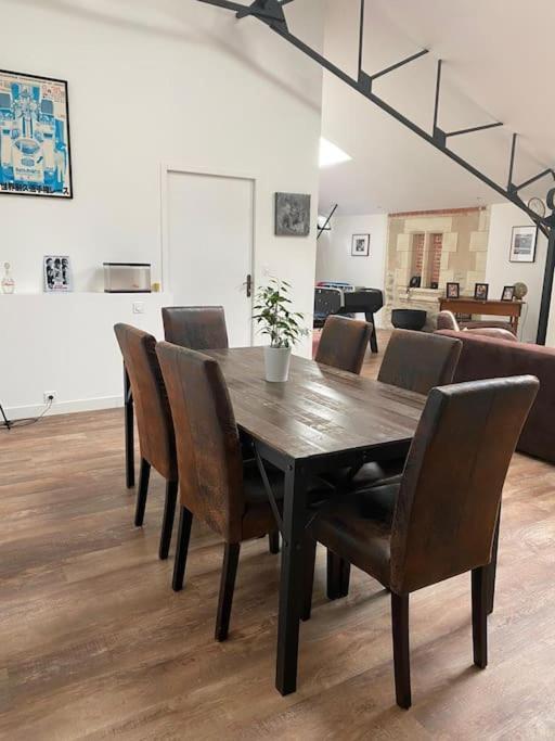 Loft Proche Centre Ville Hotes Habitant A L Etage Laval  Buitenkant foto