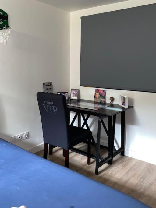 Loft Proche Centre Ville Hotes Habitant A L Etage Laval  Buitenkant foto