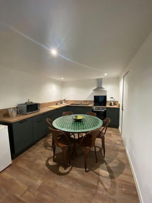Loft Proche Centre Ville Hotes Habitant A L Etage Laval  Buitenkant foto